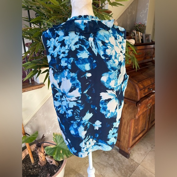 Karl Lagerfield, ladies XL sleeveless ruffled summertime blouse, excellent cond - Picture 13 of 14